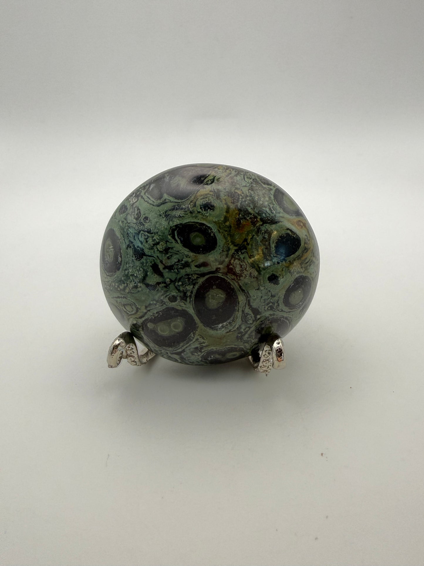 Polished kambaba jasper palm stone.