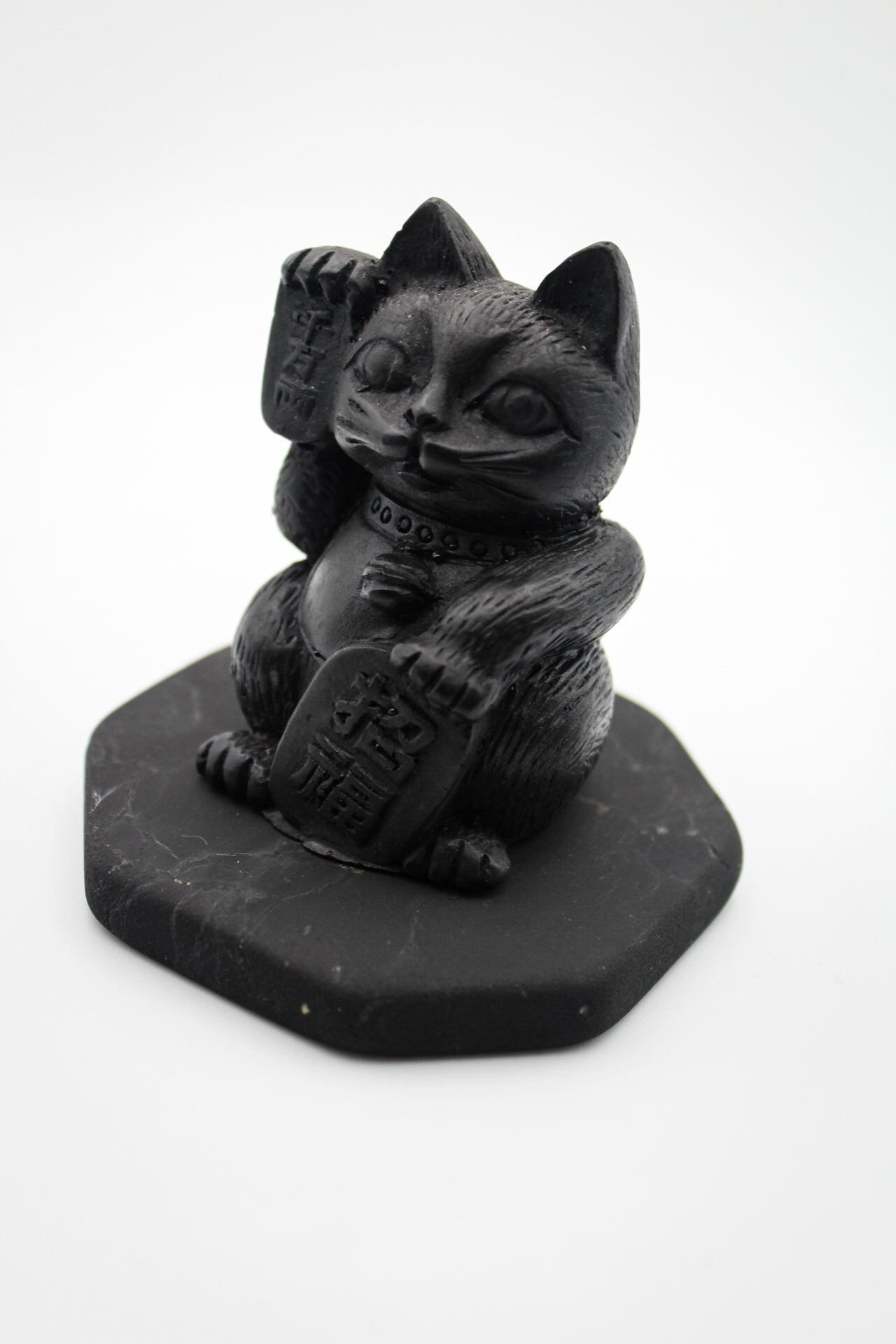 Shungite Maneki Neko Figurine