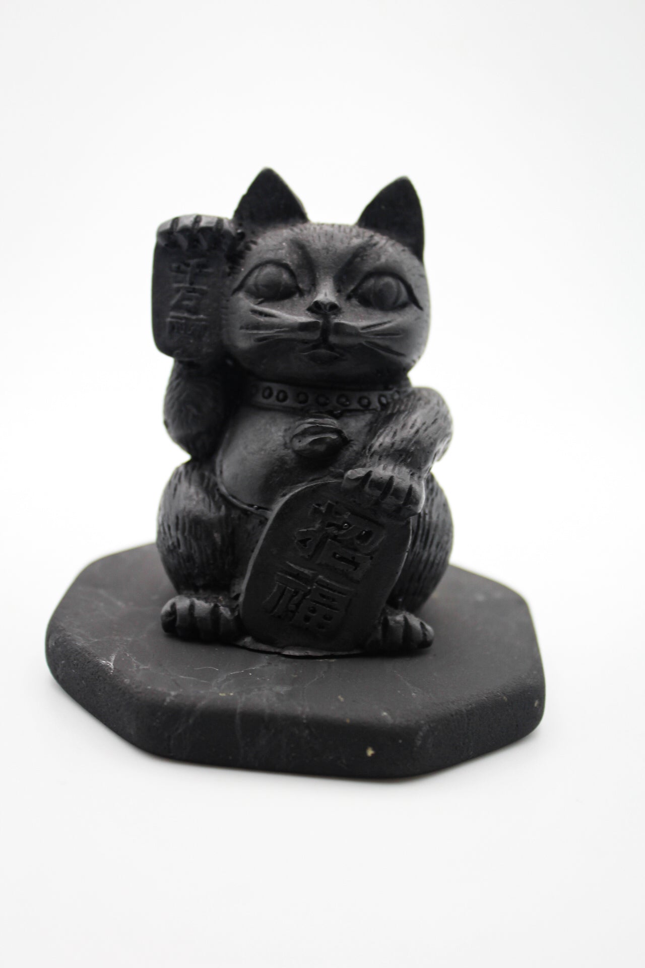 Shungite Maneki Neko Figurine