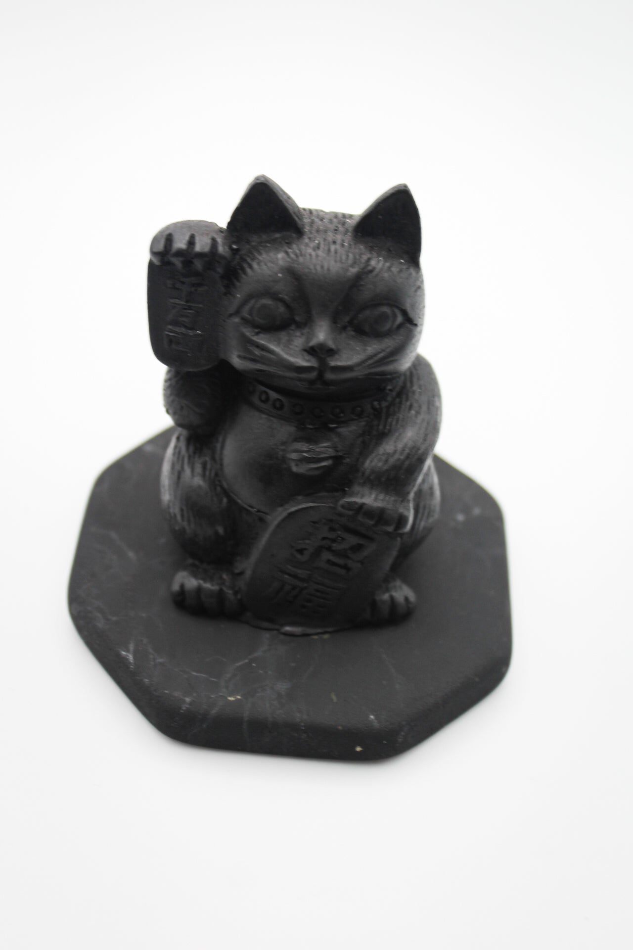 Shungite Maneki Neko Figurine