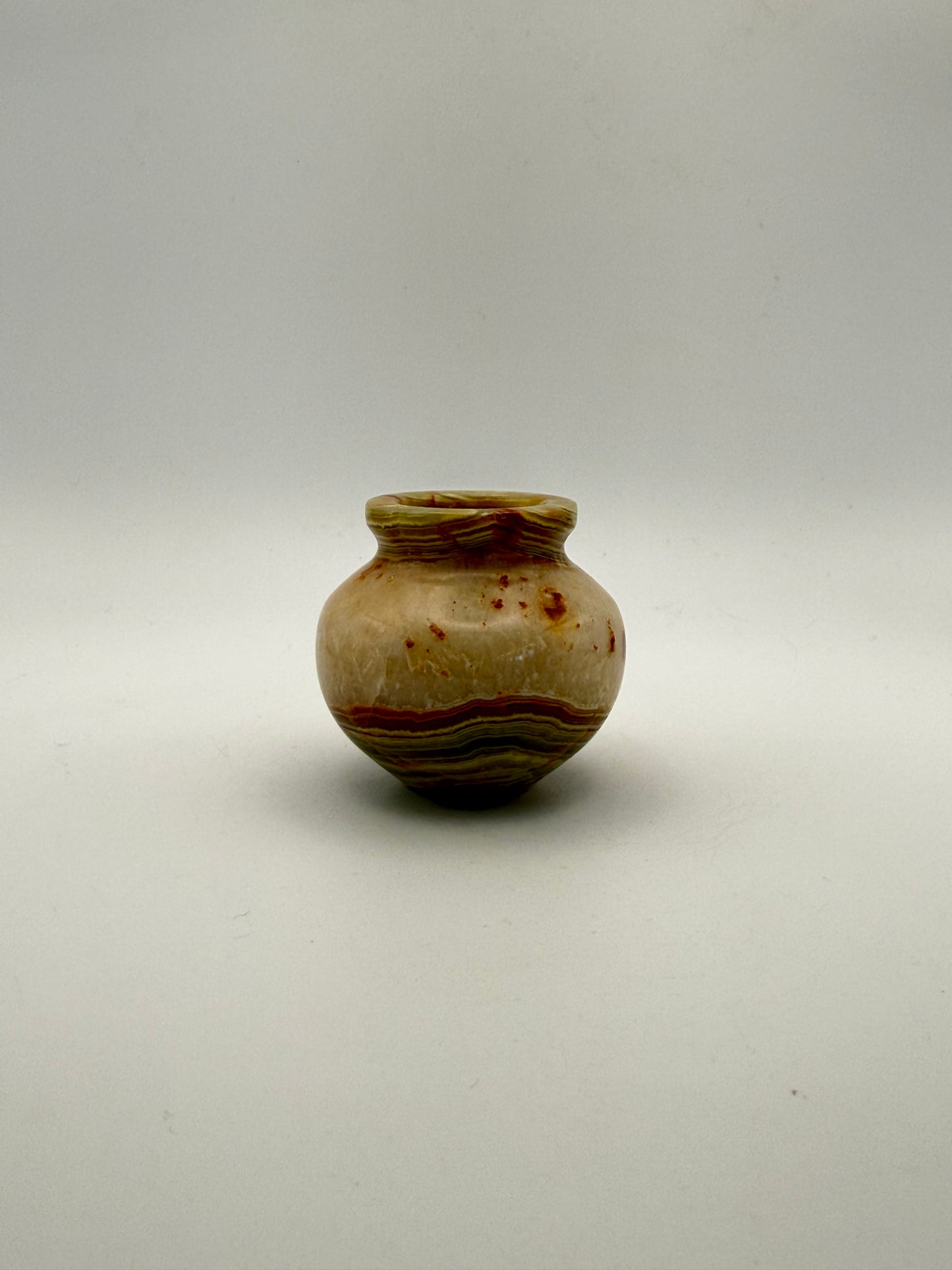 Small onyx jar.