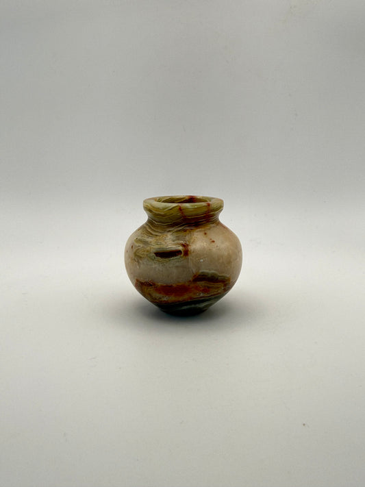 Small onyx jar.