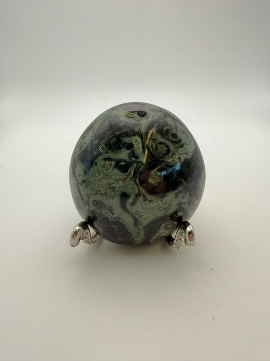 Polished kambaba jasper palm stone.