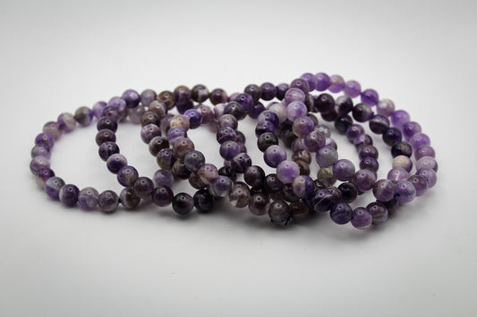 A bracelet made of amethyst beads, 8mm in size.