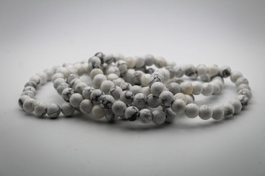 White howlite beaded bracelet. 8mm size beads.