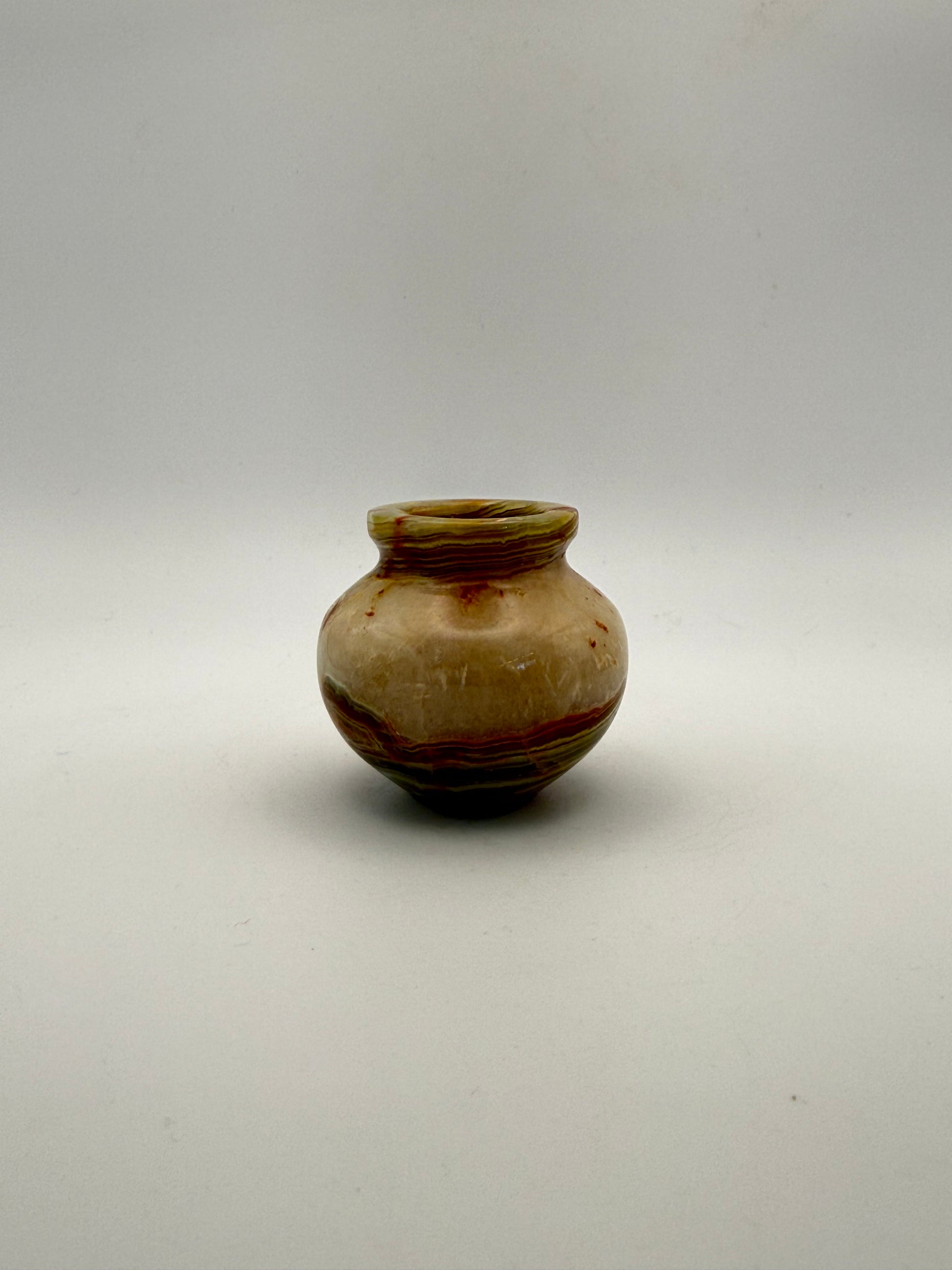 Small onyx jar.