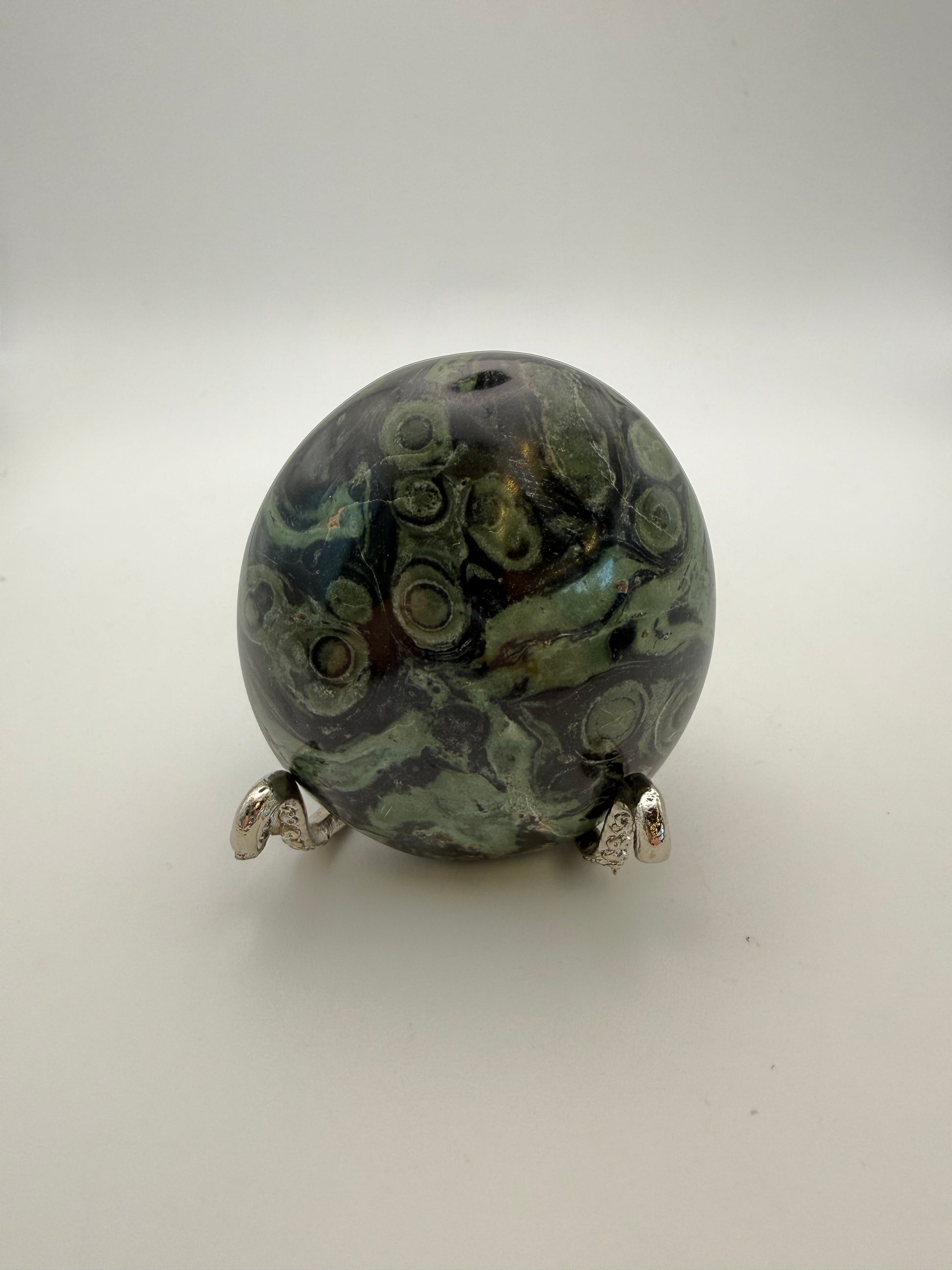 Polished kambaba jasper palm stone.