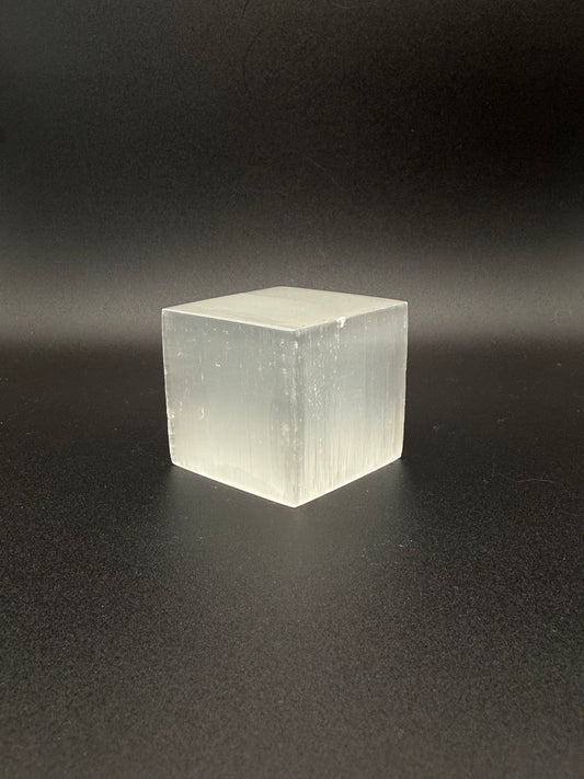 4cm selenite cube.