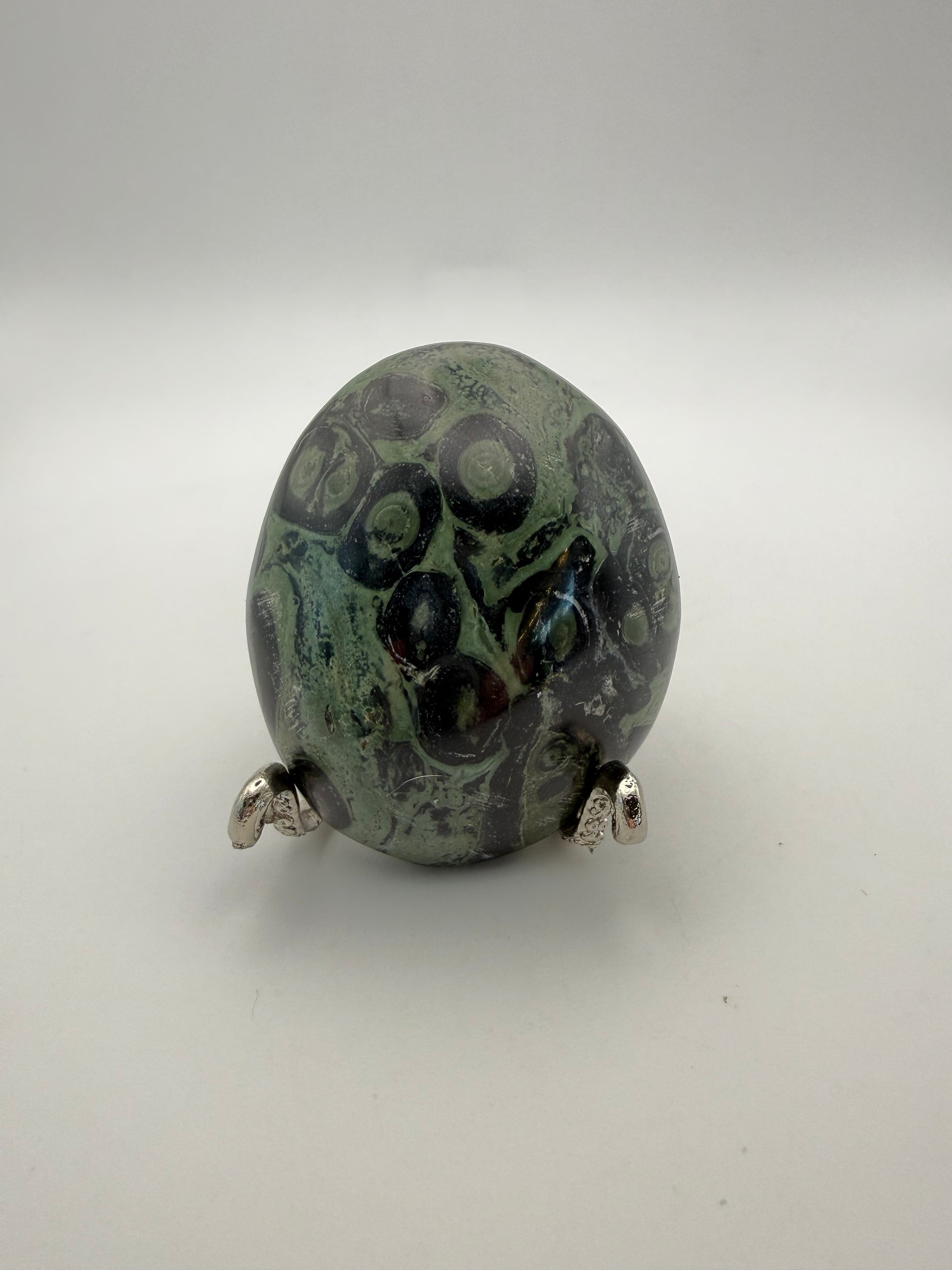 Polished kambaba jasper palm stone.