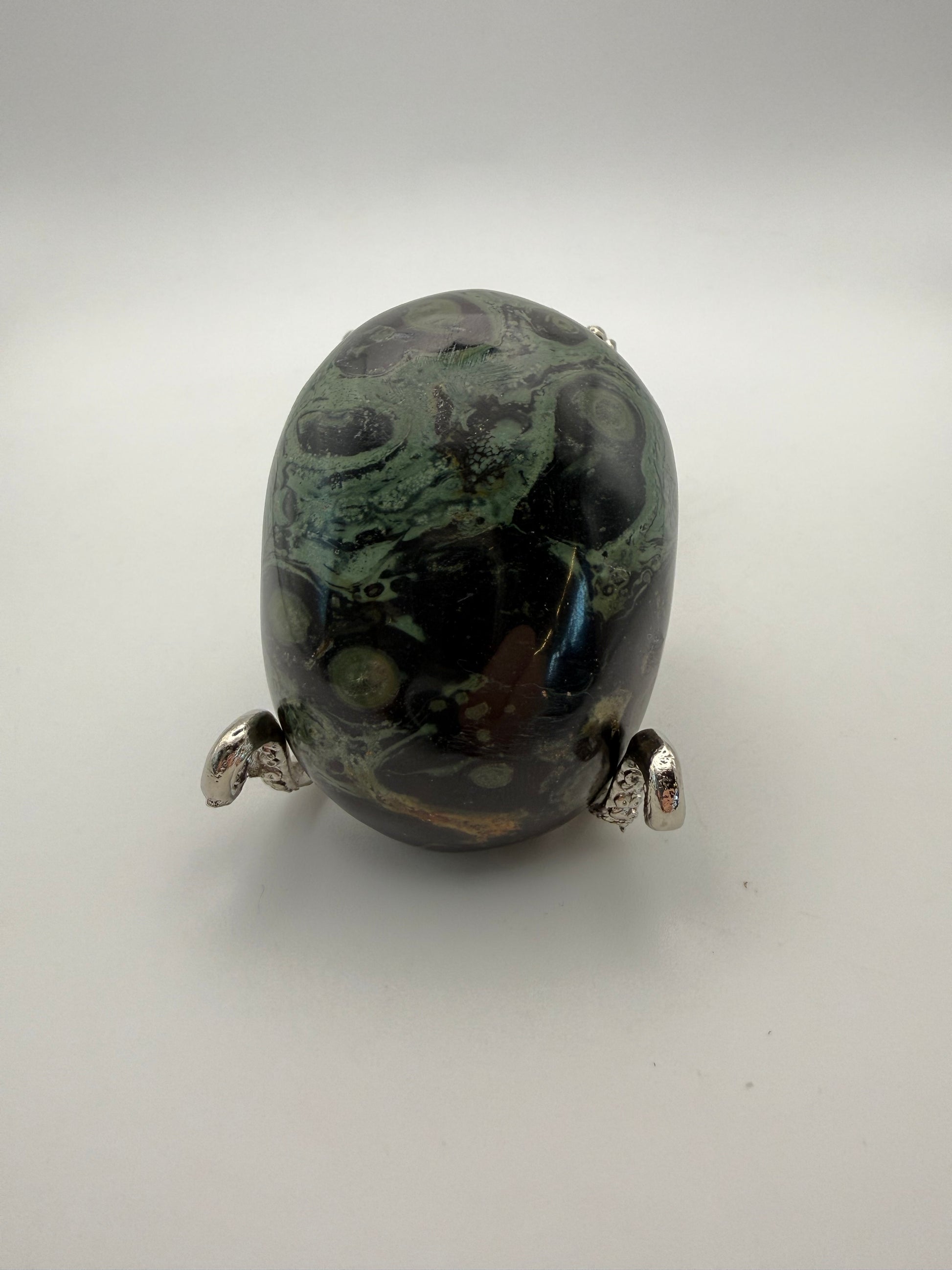 Polished kambaba jasper palm stone.