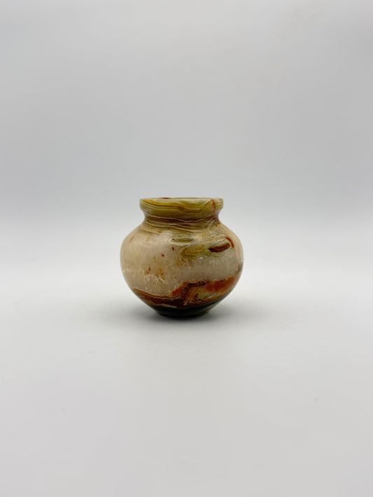 Small onyx jar.