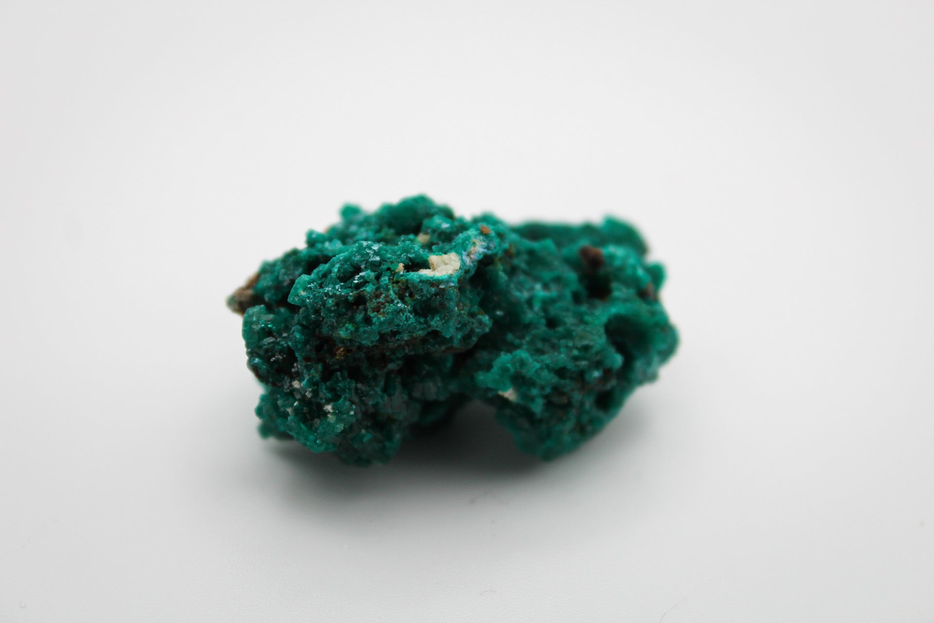 Raw dioptase specimen
