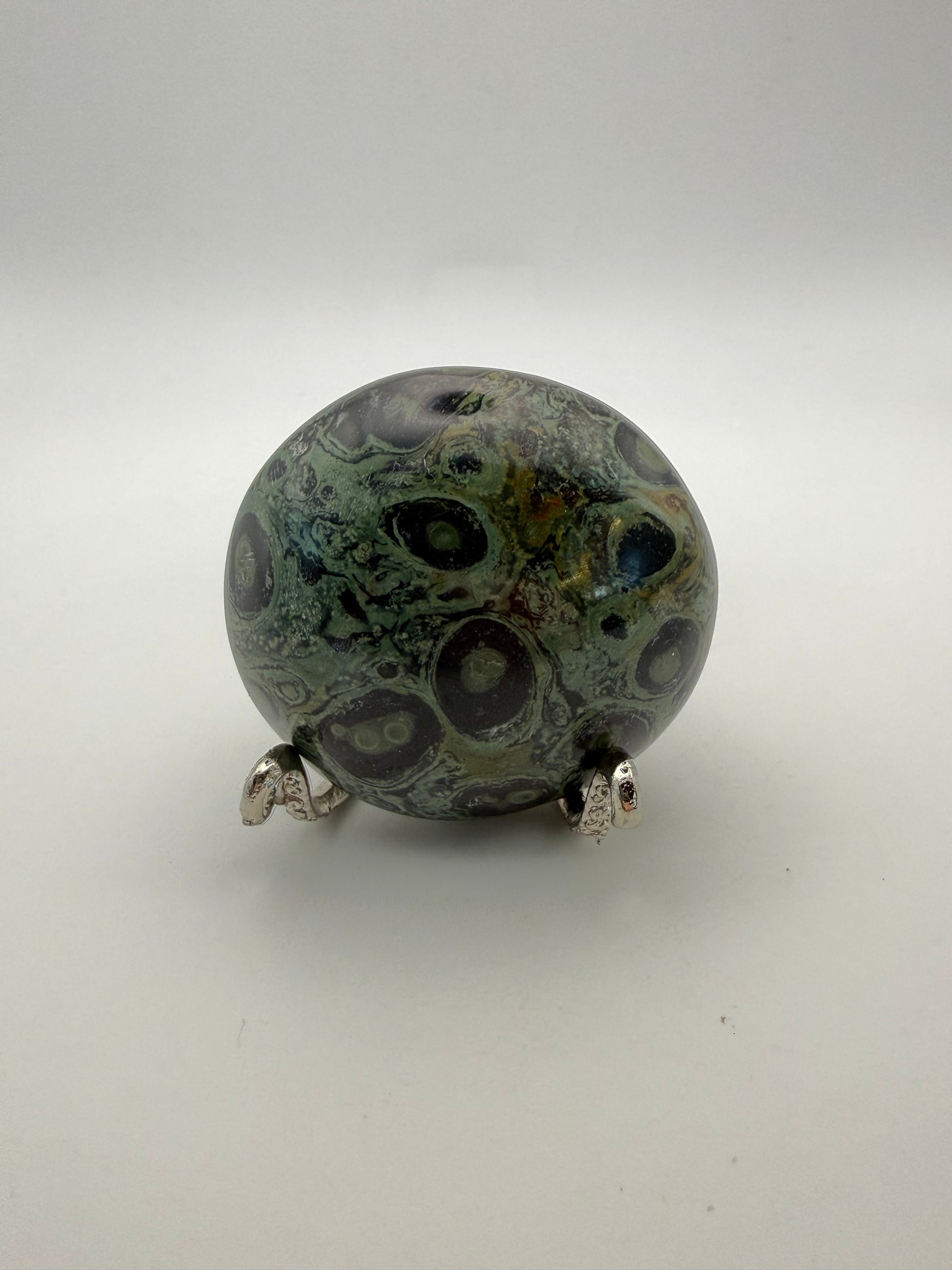 Polished kambaba jasper palm stone.