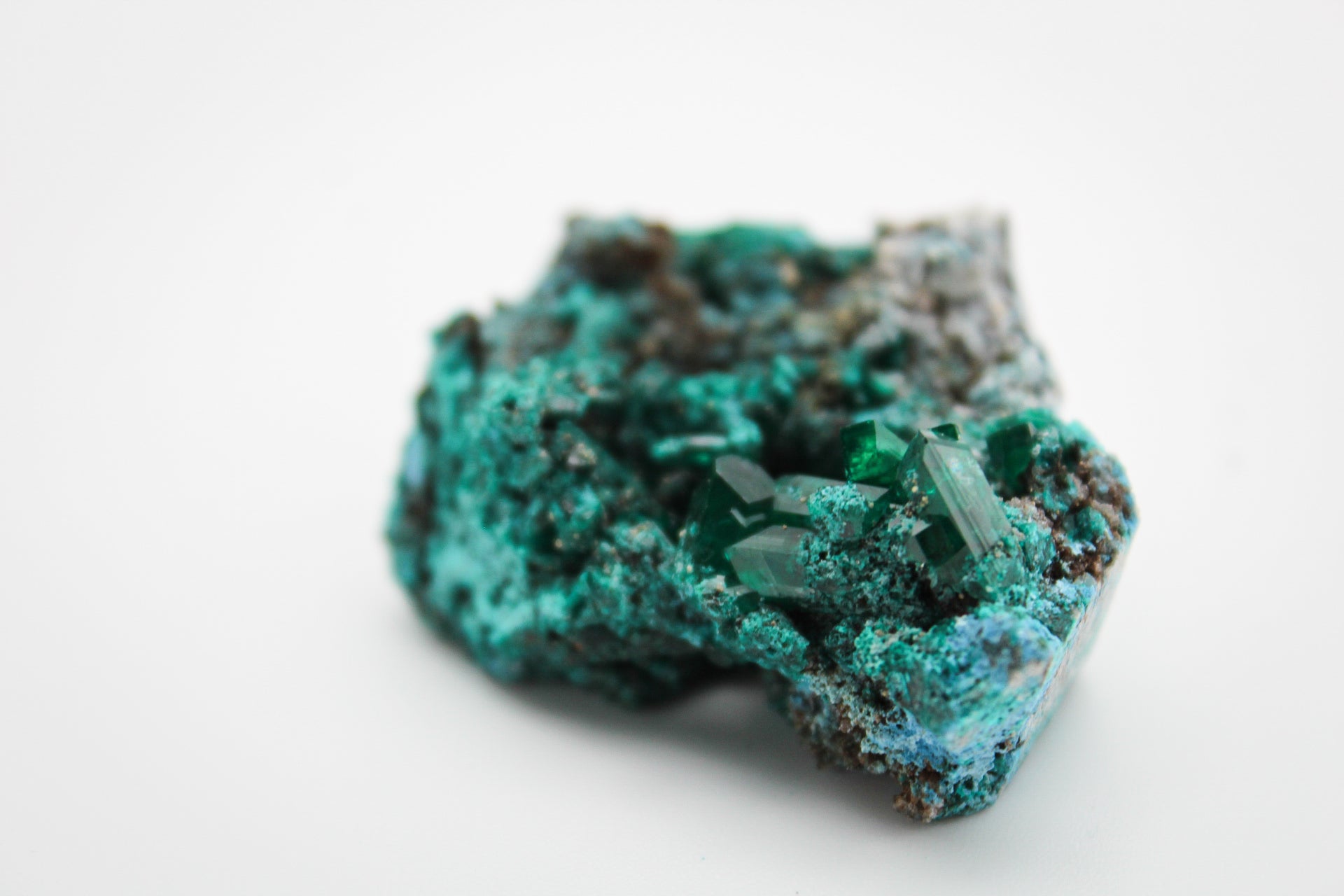 Raw dioptase specimen