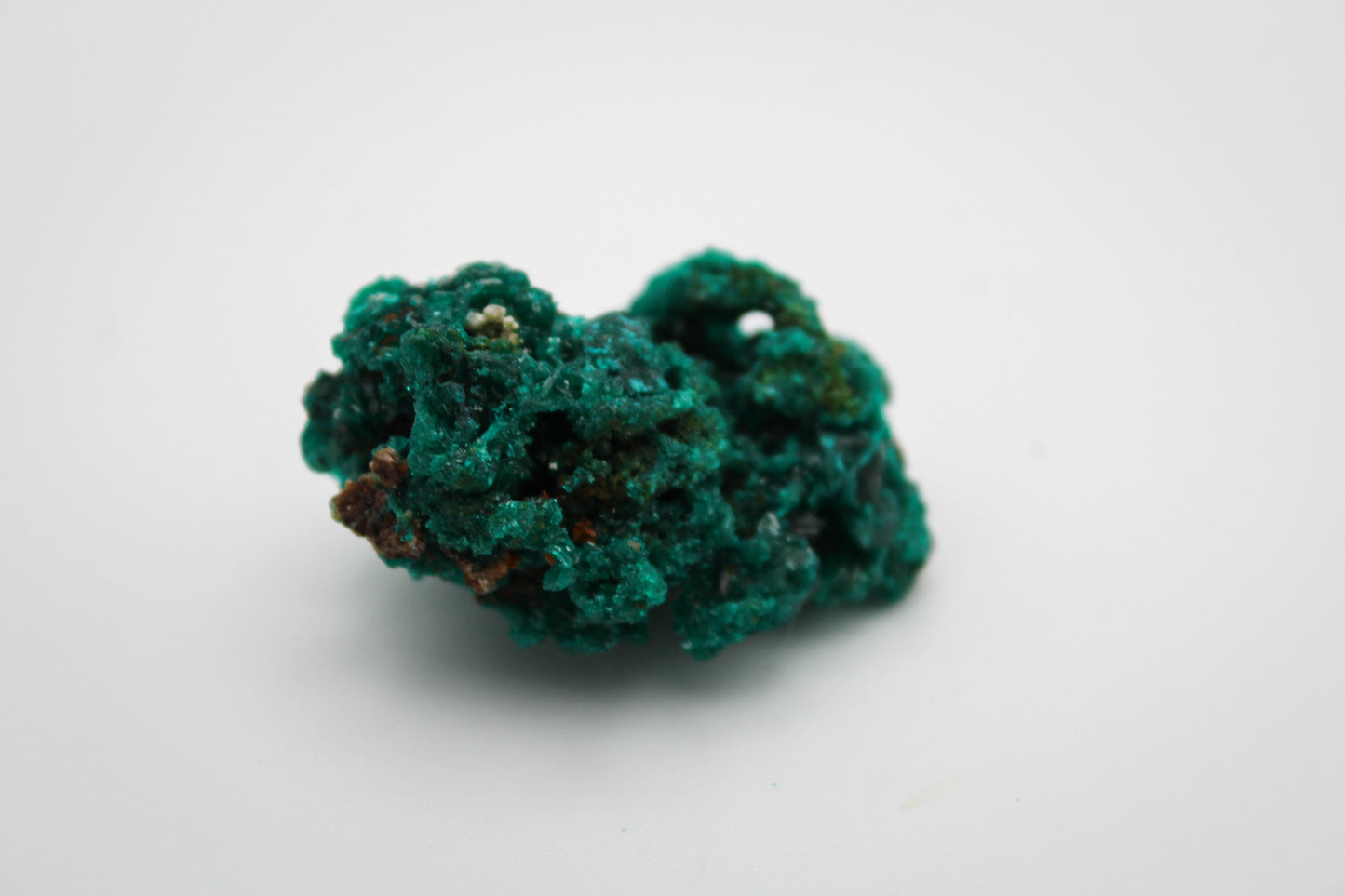 Raw dioptase specimen
