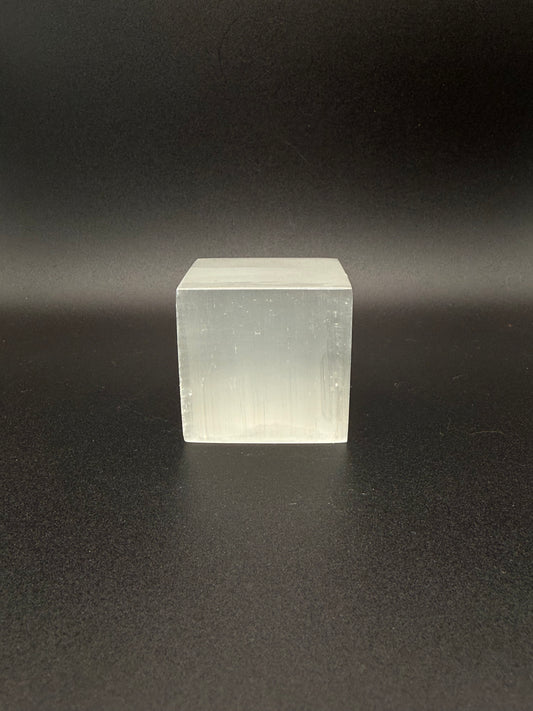 4cm selenite cube.