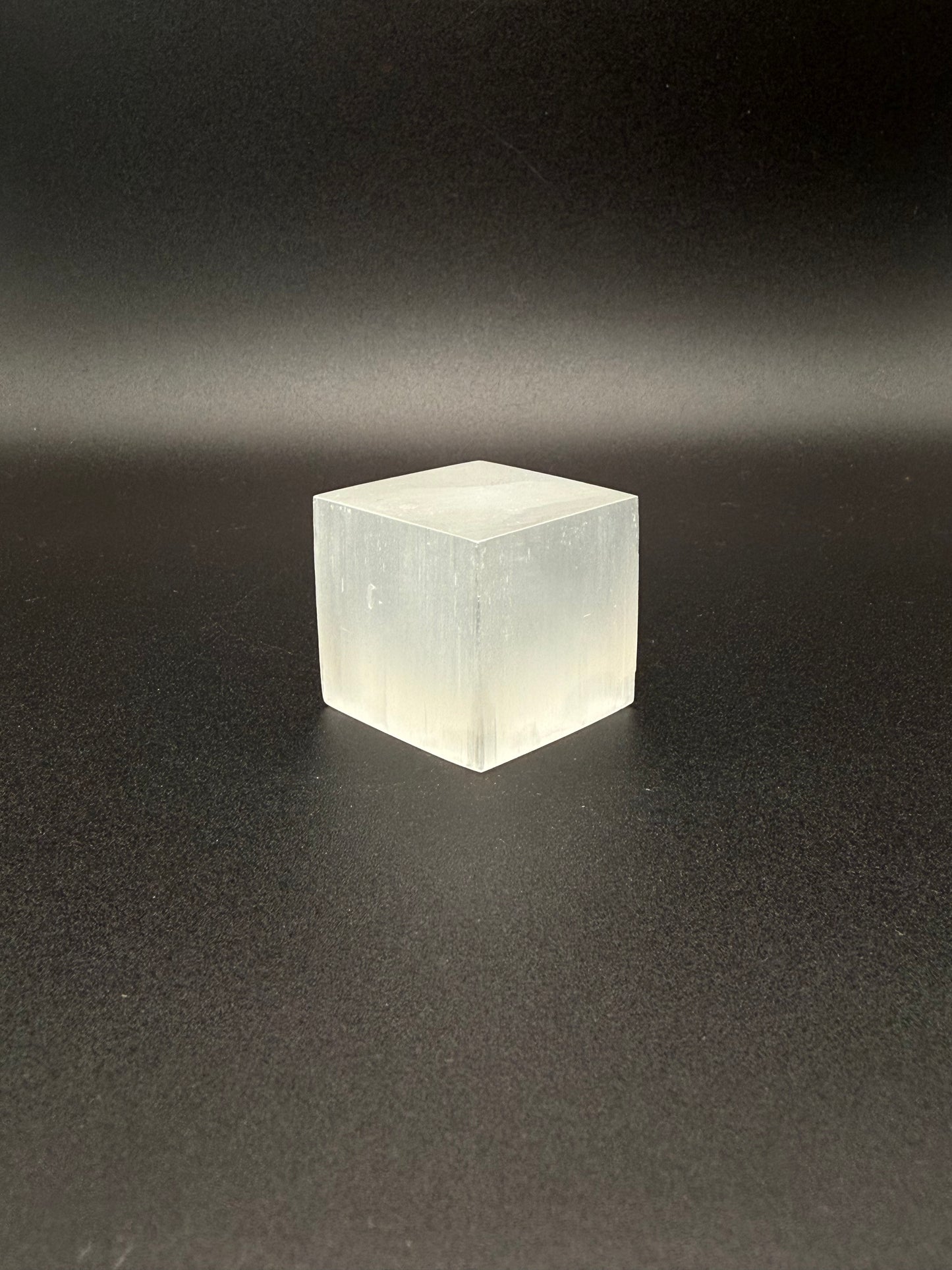 3cm selenite cube.