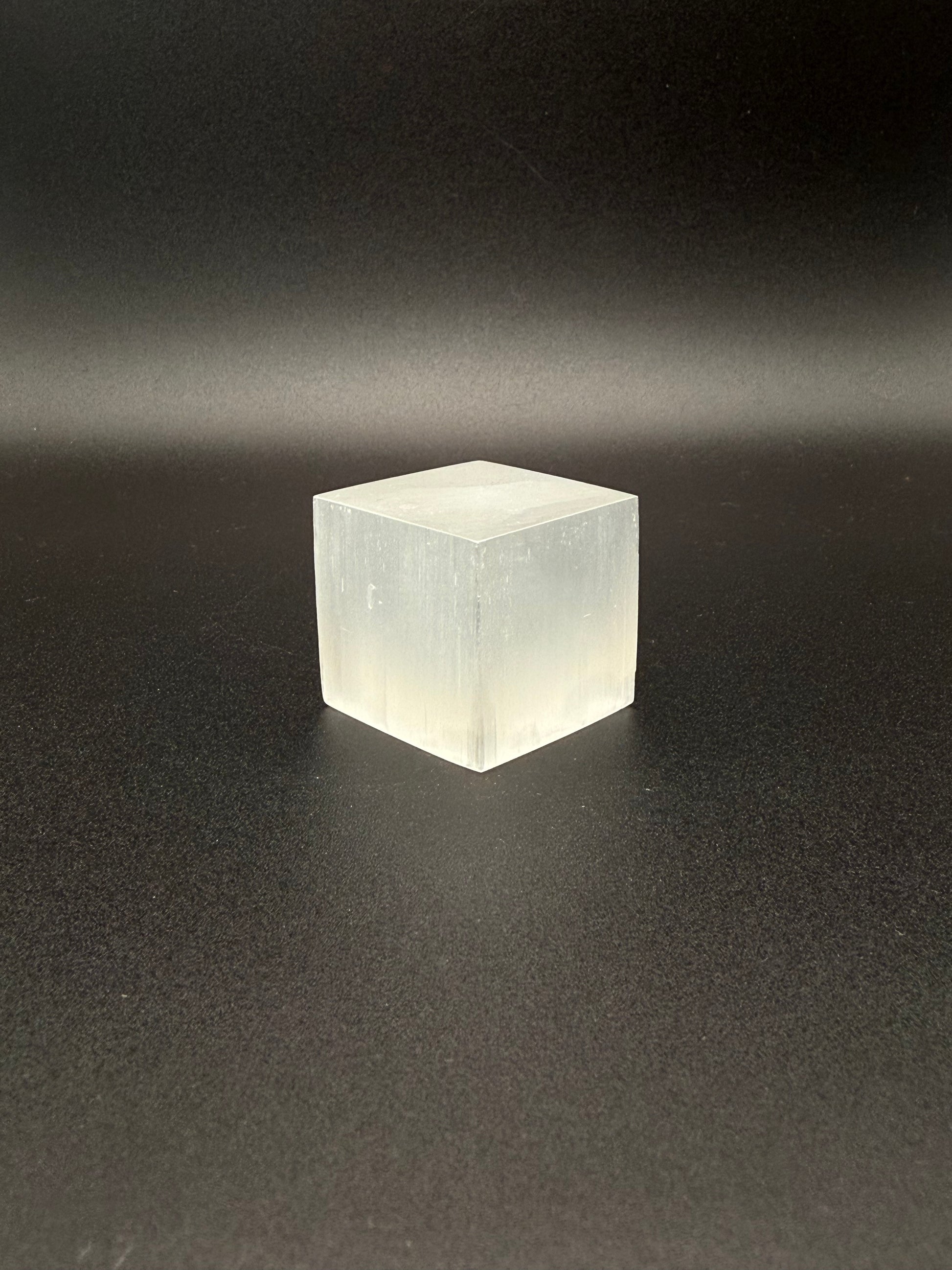 3cm selenite cube.