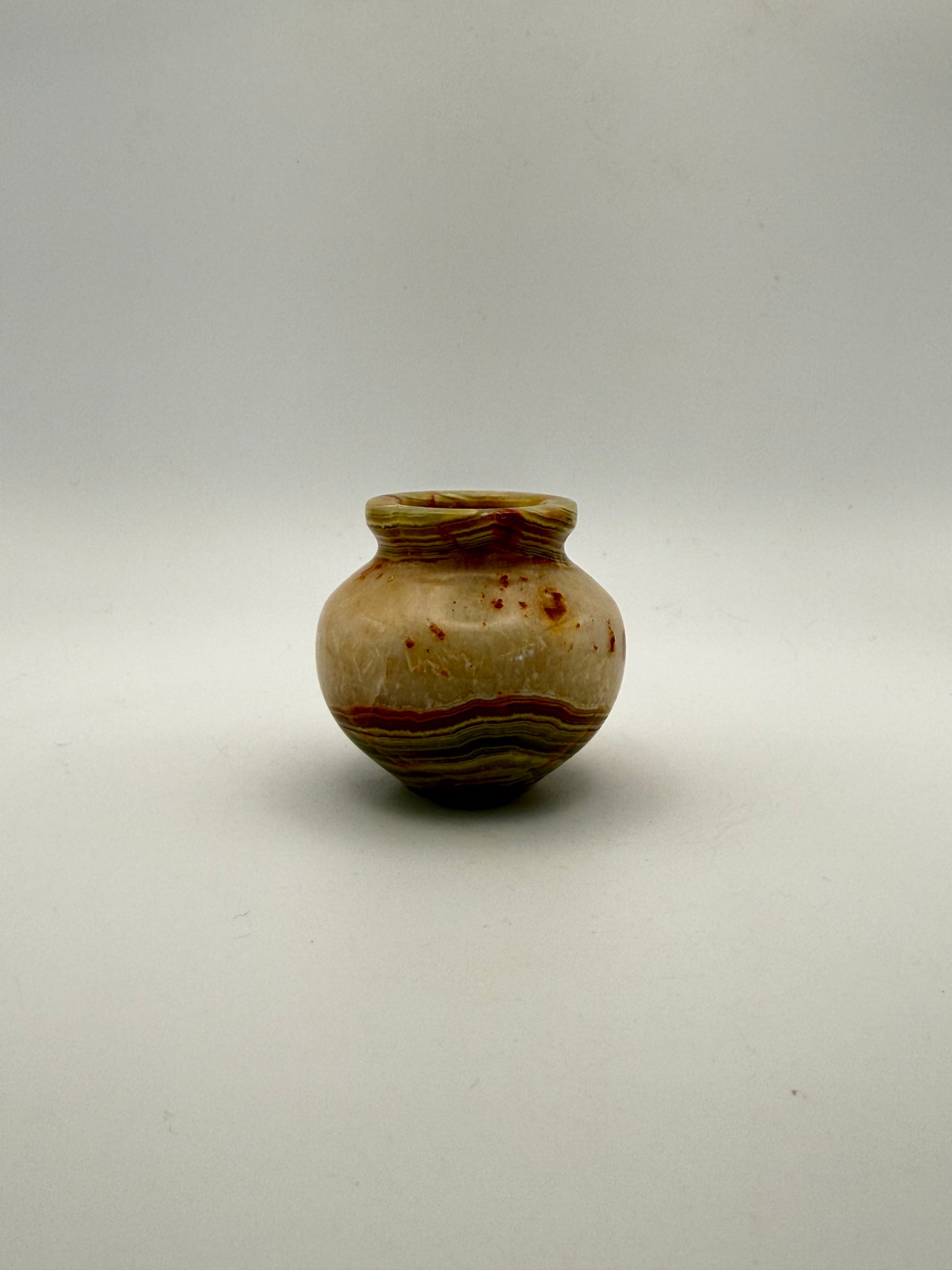 Small onyx jar.