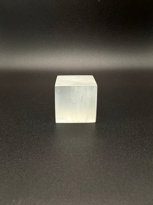 3cm selenite cube.