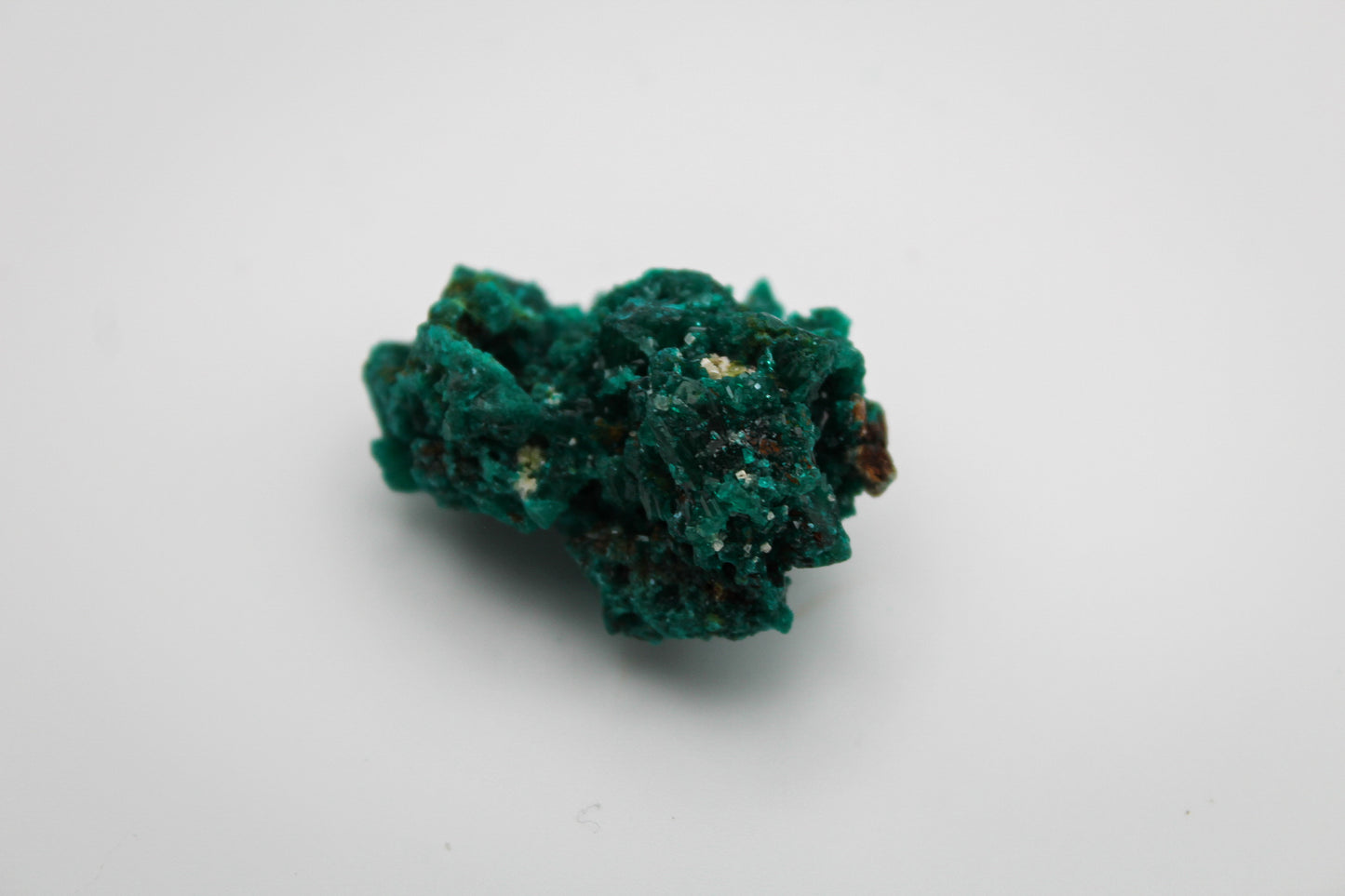 Raw dioptase specimen