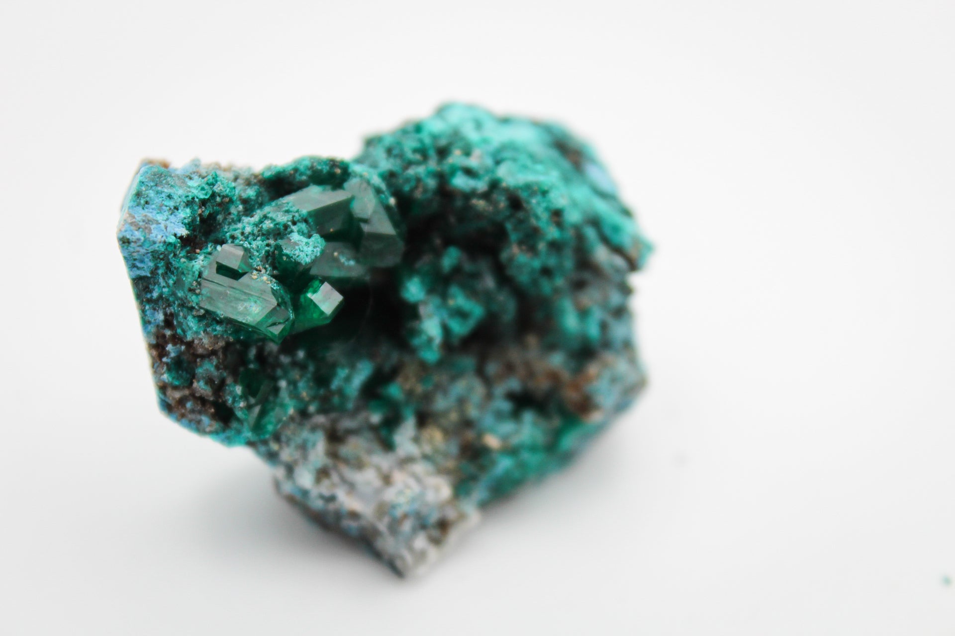 Raw dioptase specimen