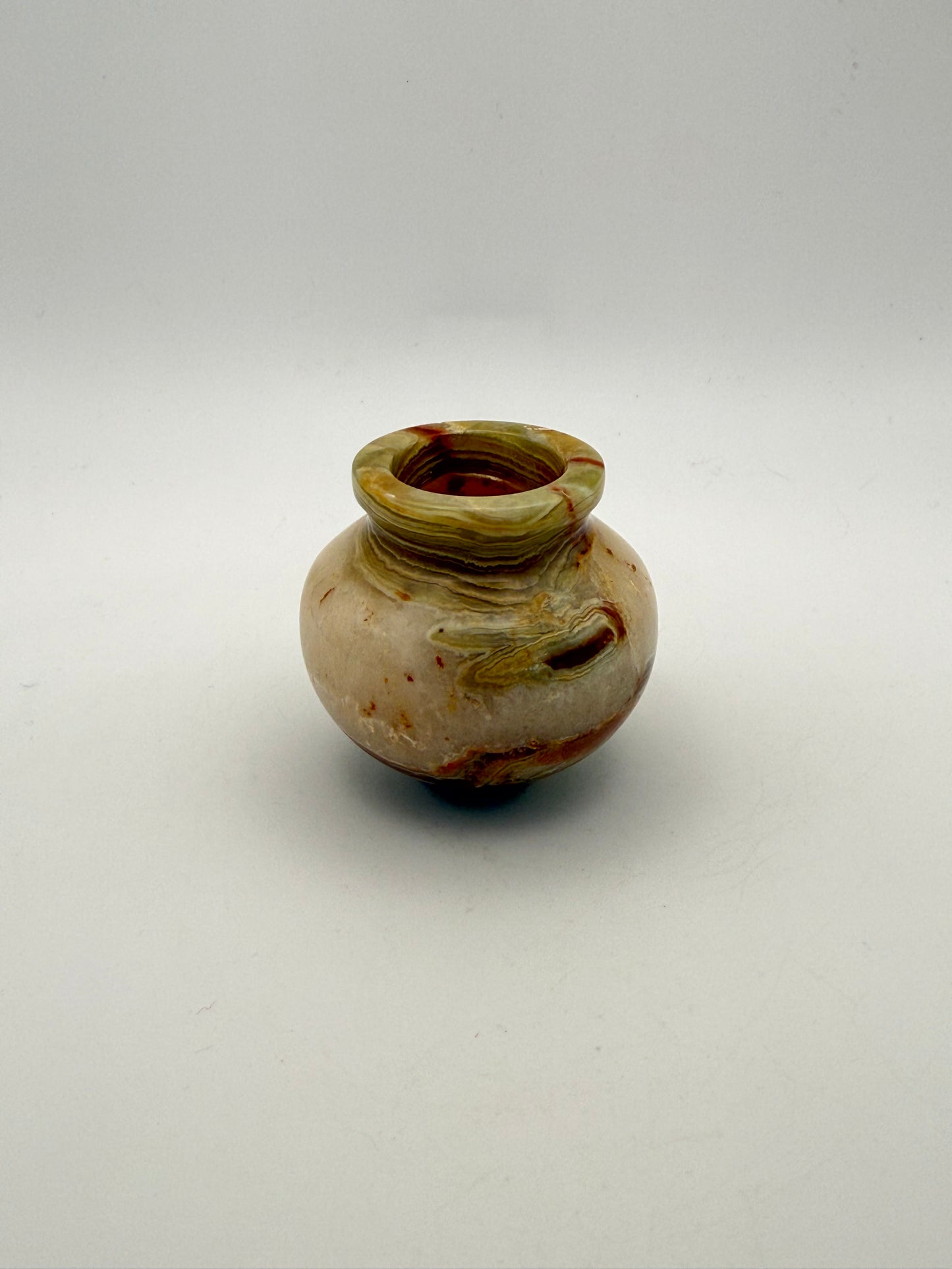 Small onyx jar.