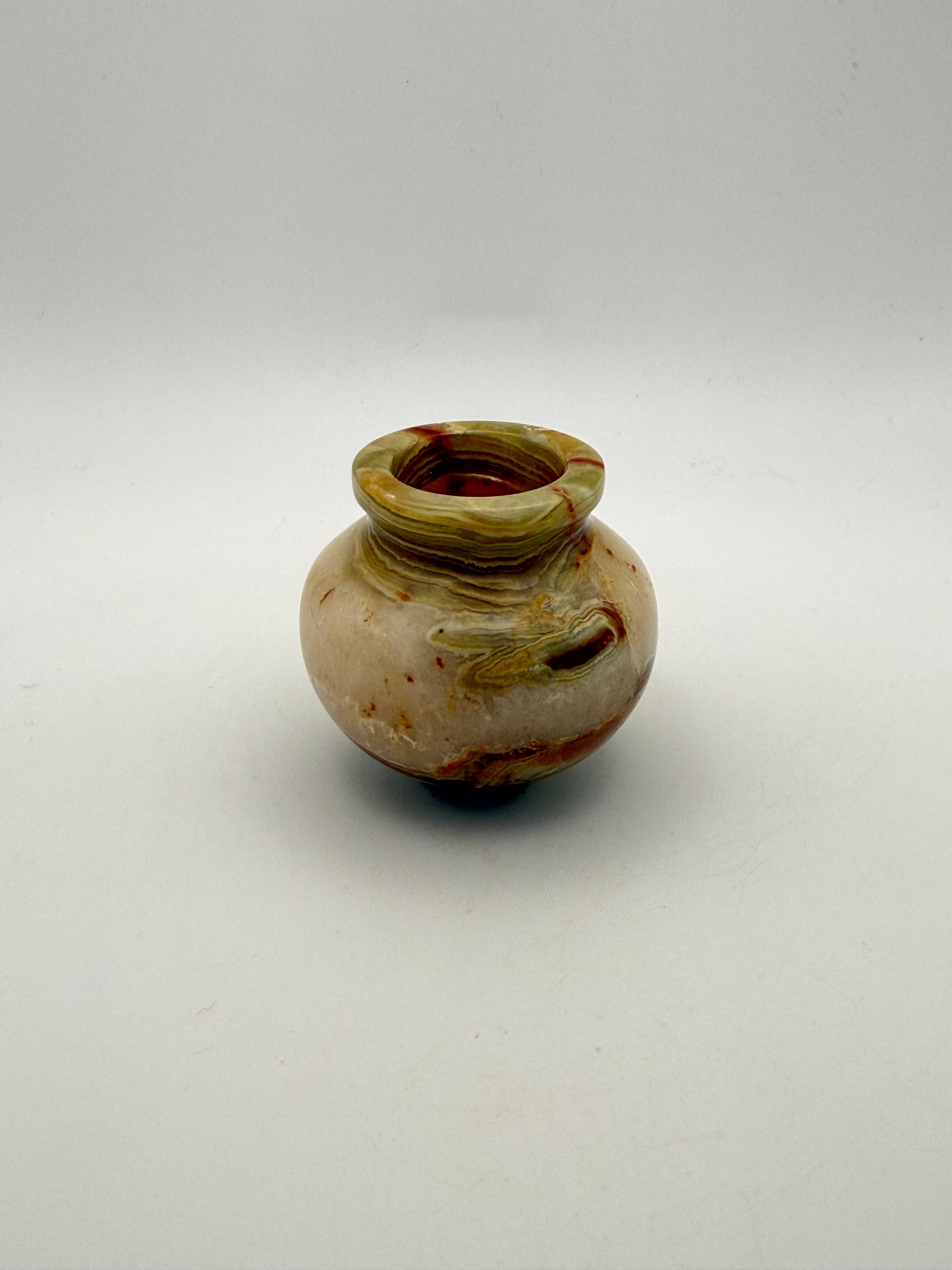 Small onyx jar.