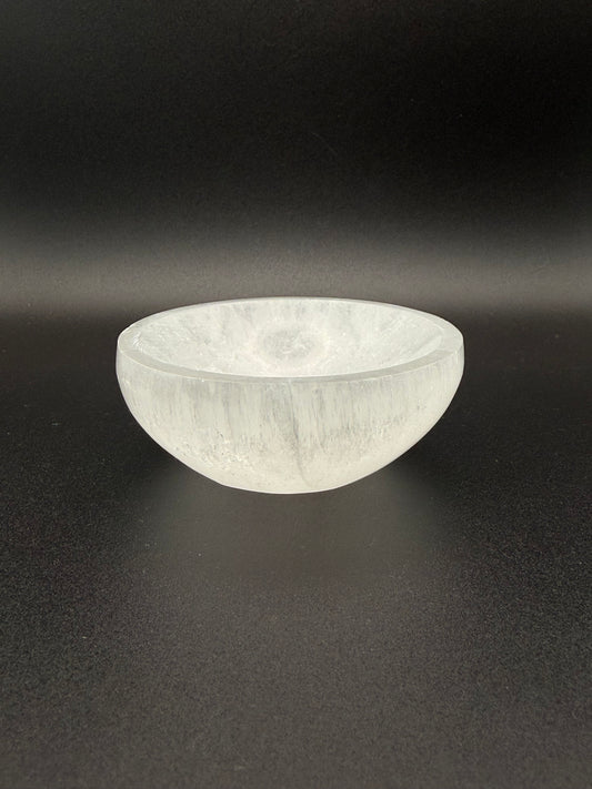 Selenite bowl 8cm in diameter.