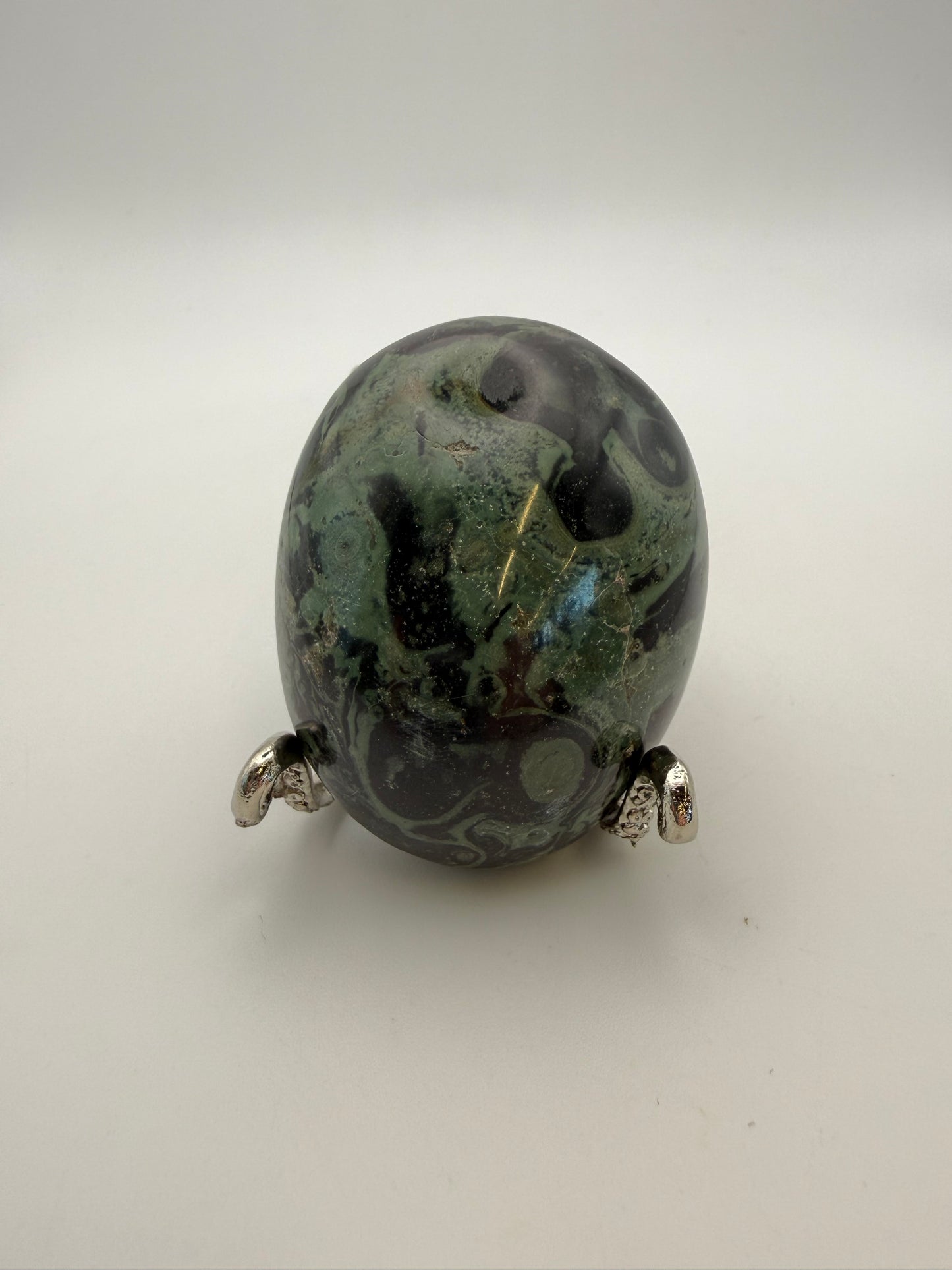 Polished kambaba jasper palm stone.