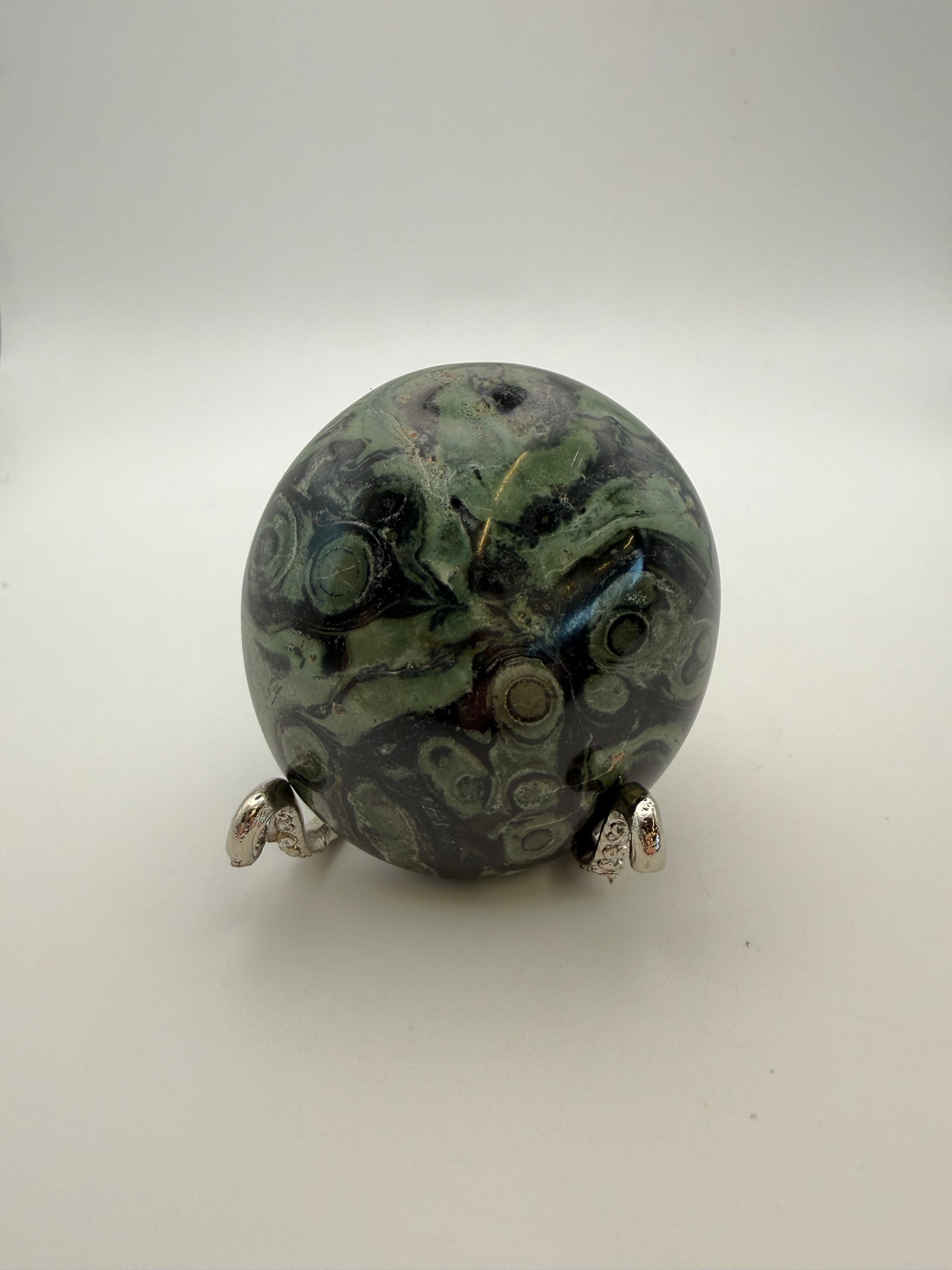 Polished kambaba jasper palm stone.