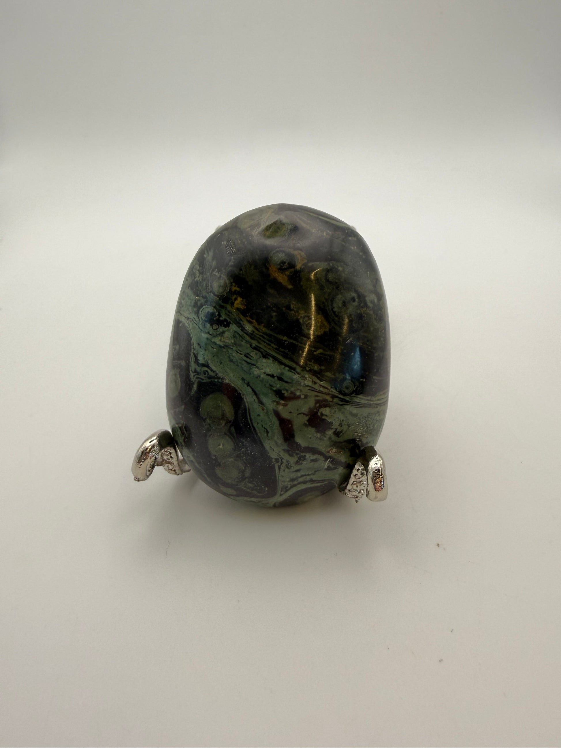 Polished kambaba jasper palm stone.