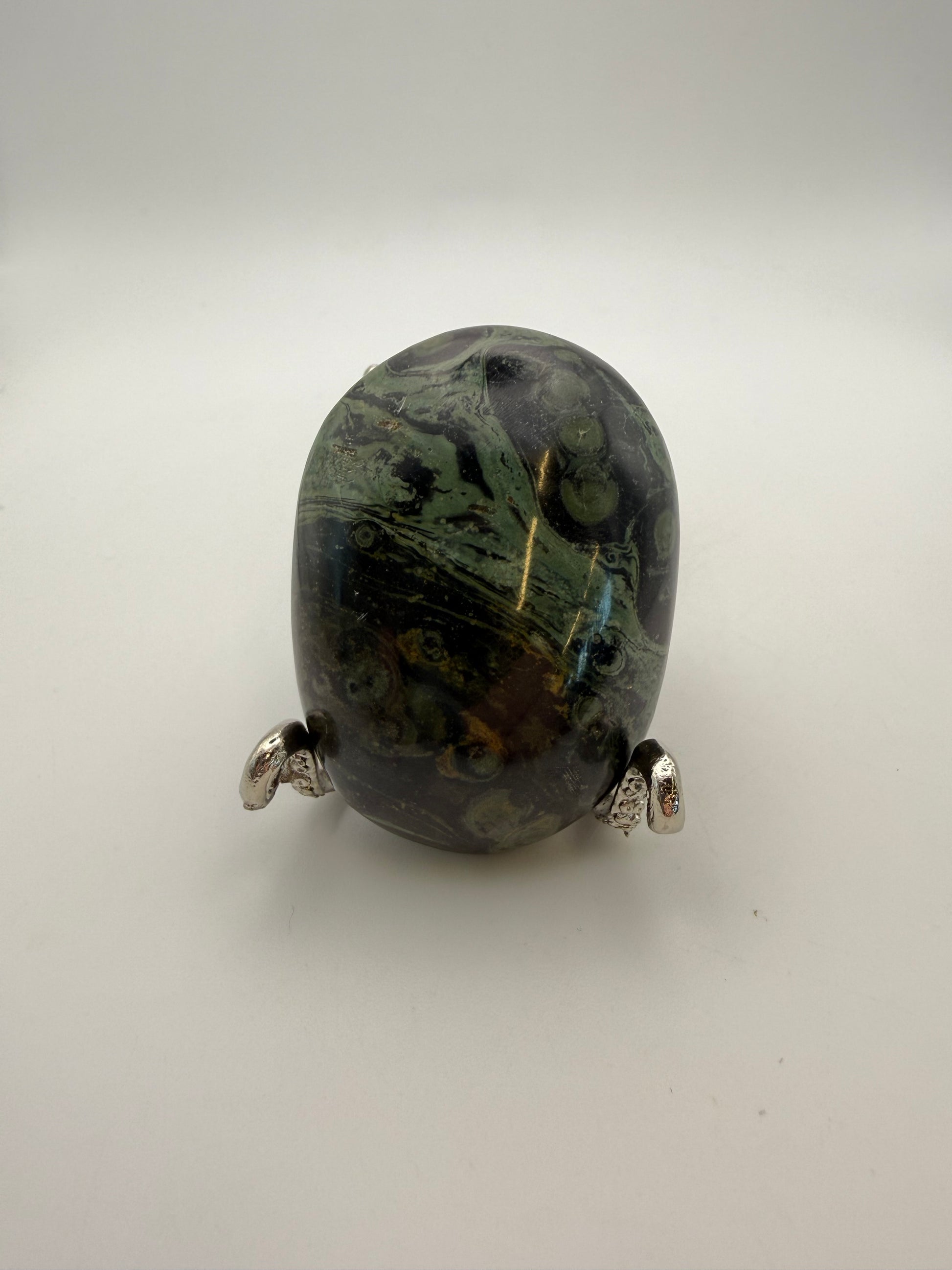 Polished kambaba jasper palm stone.